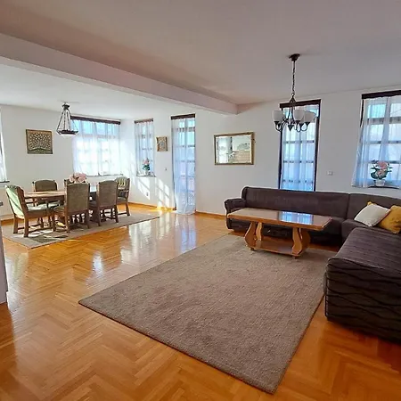 Villa Villa *